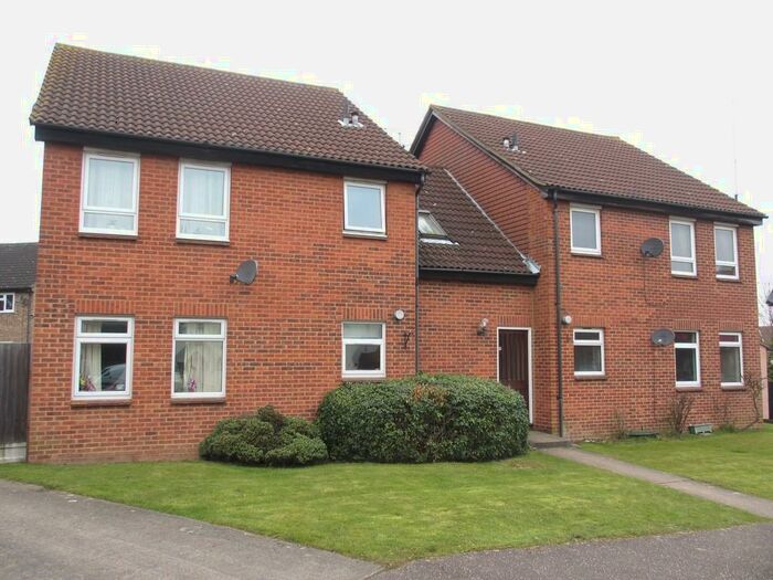 Studio To Rent In Romsey Close, Hockley, SS5