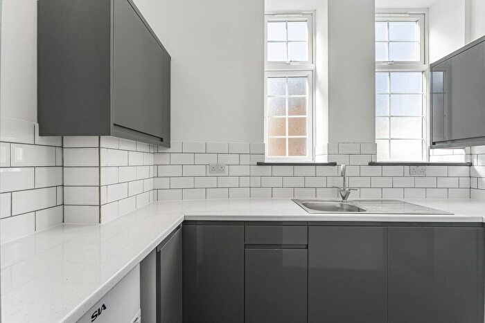 Studio To Rent In Camberwell Road, London, SE5