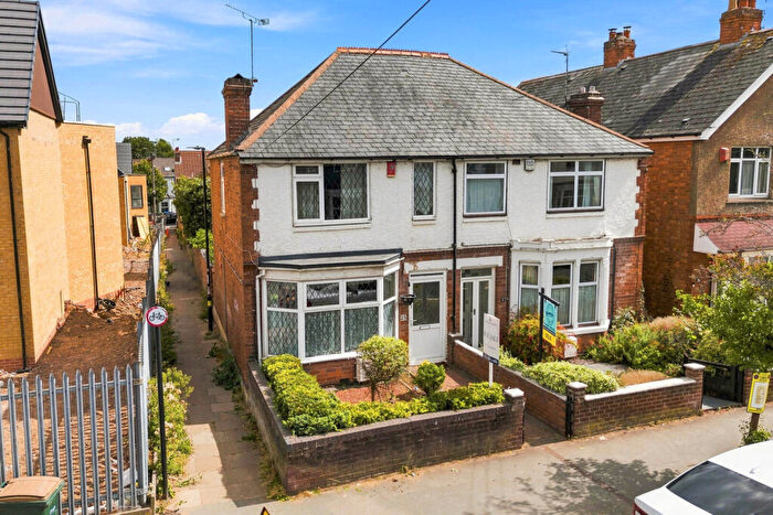 3 Bedroom Semi-Detached House For Sale In Brays Lane, Coventry, CV2