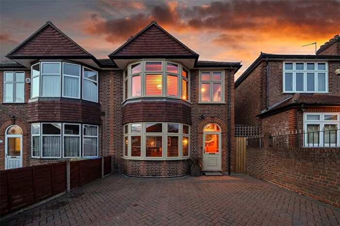 3 Bedroom Semi Detached House For Sale In Court Road, London, SE9