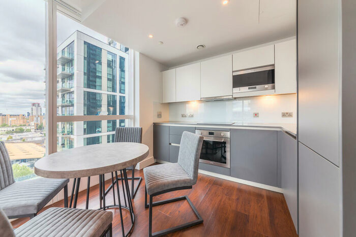 2 Bedroom Apartment To Rent In Maine Tower, Harbour Way, Canary Wharf, London, E14