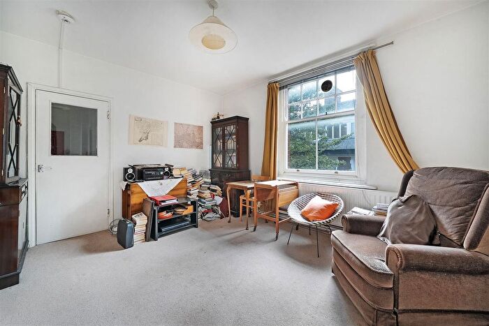 3 Bedroom Flat For Sale In Walton House, Montclare Street, London, E2