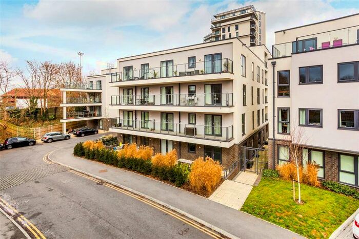 2 Bedroom Flat To Rent In Central Woking, GU22