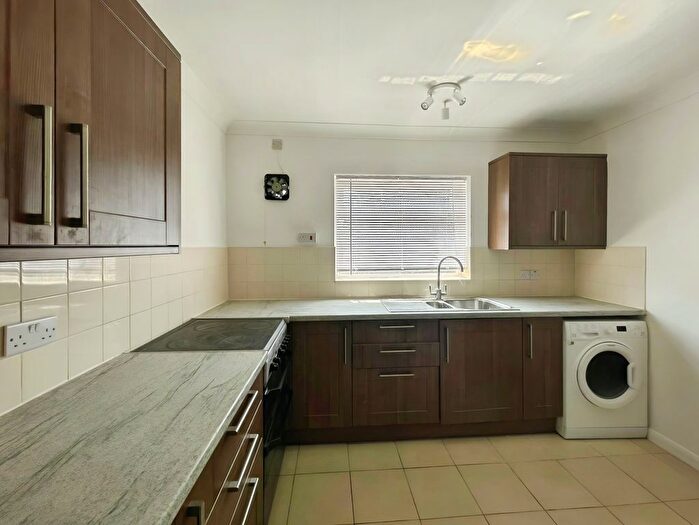 3 Bedroom Flat To Rent In High Street, Harrold, MK43
