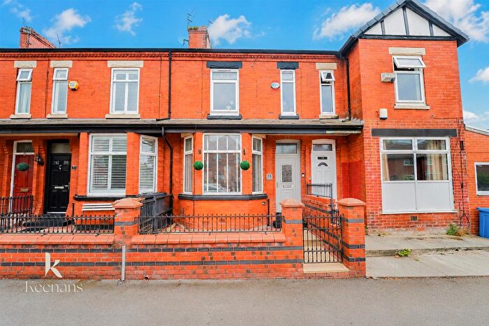 3 Bedroom Terraced House For Sale In New Cross Street, Salford, M5