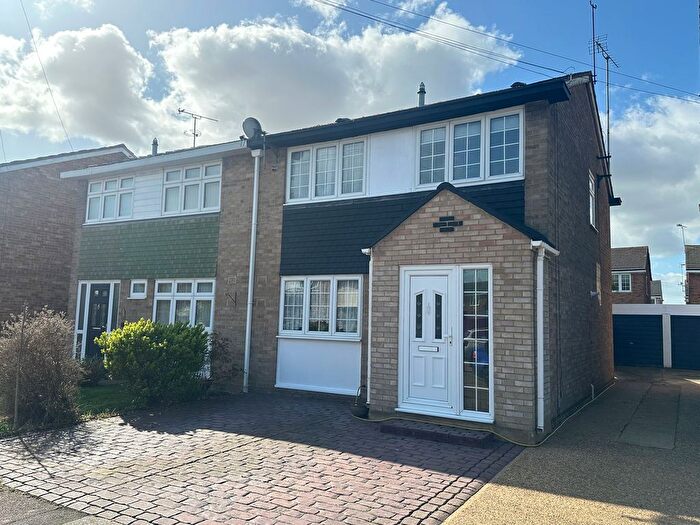 3 Bedroom Semi Detached House To Rent In Hazelwood, Linford, SS17