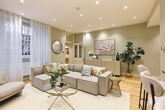 3 Bedroom Flat To Rent In Kensington Gardens Square, London, W2