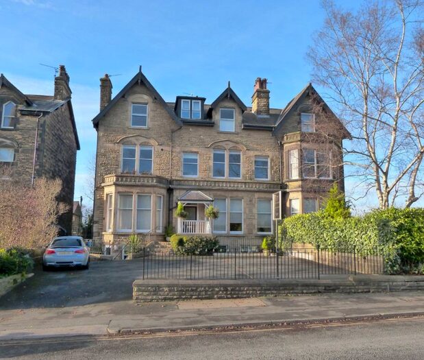 2 Bedroom Flat To Rent In Kings Road, Harrogate, HG1