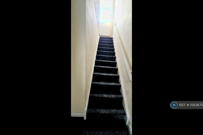 4 Bedroom Terraced House To Rent In Spring Place, Bradford, BD7