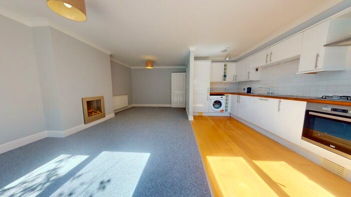 3 Bedroom Flat To Rent In Davigdor Road, Hove, BN3