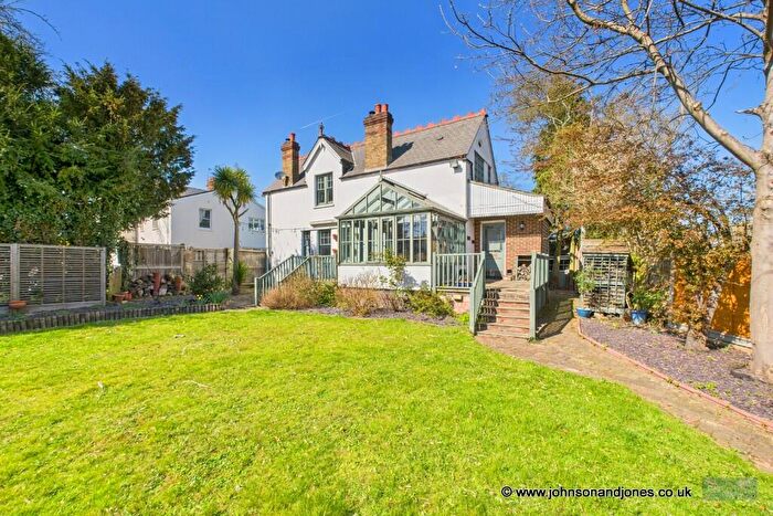 5 Bedroom Detached House For Sale In Law Cottage, Chertsey, Surrey, KT16