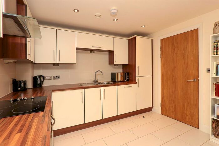 1 Bedroom Flat To Rent In Field View, Chatsworth Road, Chesterfield, S40