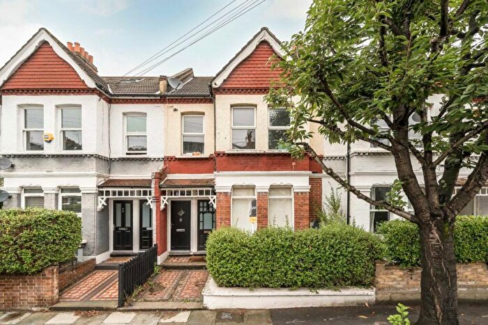 2 Bedroom Flat To Rent In Oakmead Road, Balham, SW12