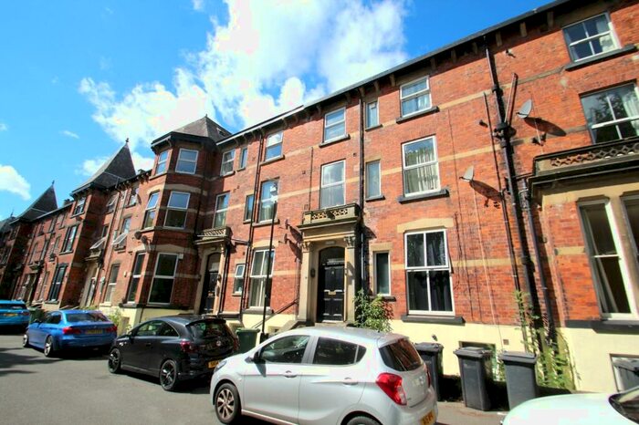 2 Bedroom Flat To Rent In Flat, Westfield Terrace, Leeds, West Yorkshire, LS7