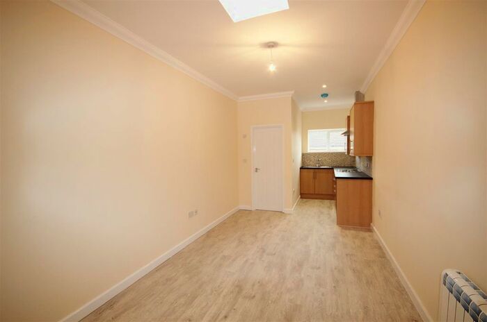 2 Bedroom Flat To Rent In London Road, Teynham, Sittingbourne, Kent, ME9