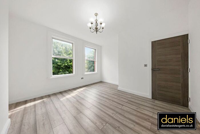 2 Bedroom Flat To Rent In Connaught Road, Harlesden, London, NW10