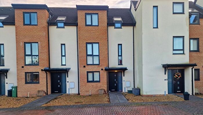 3 Bedroom Town House To Rent In Ty Uchaf, Penarth, CF64