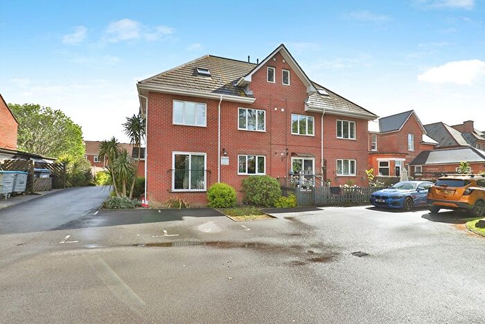 2 Bedroom Flat For Sale In Hamilton Road, Bournemouth, Dorset, BH1