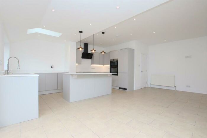 4 Bedroom House To Rent In Bath Road, Keynsham, Bristol, BS31