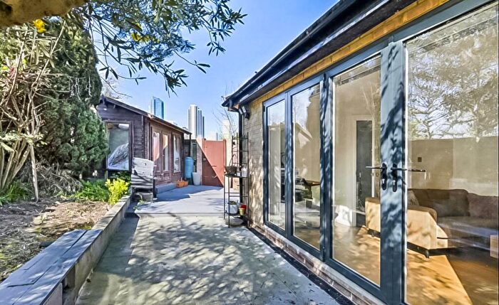 2 Bedroom House For Sale In Friars Mead, Isle Of Dogs, London, E14