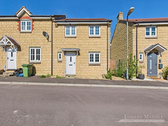 3 Bedroom End Of Terrace House For Sale In Newington Close, Frome, BA11