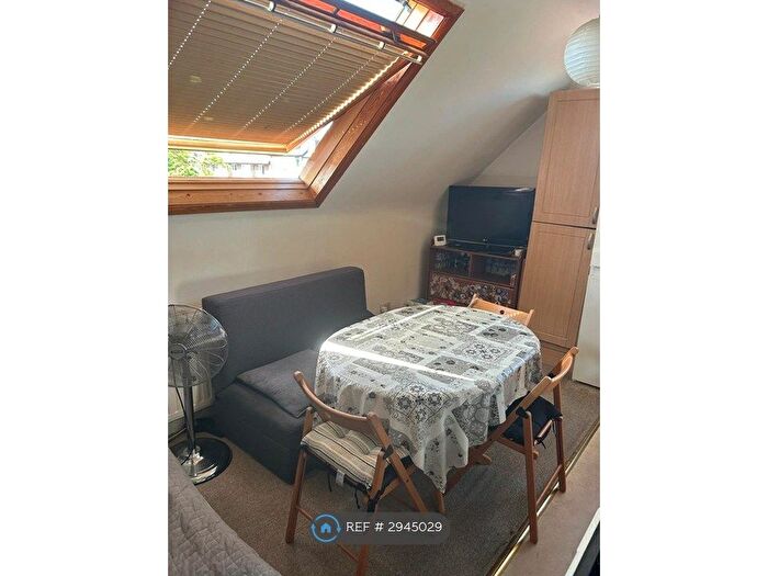 1 Bedroom Flat To Rent In Kingston Road, New Malden, KT3