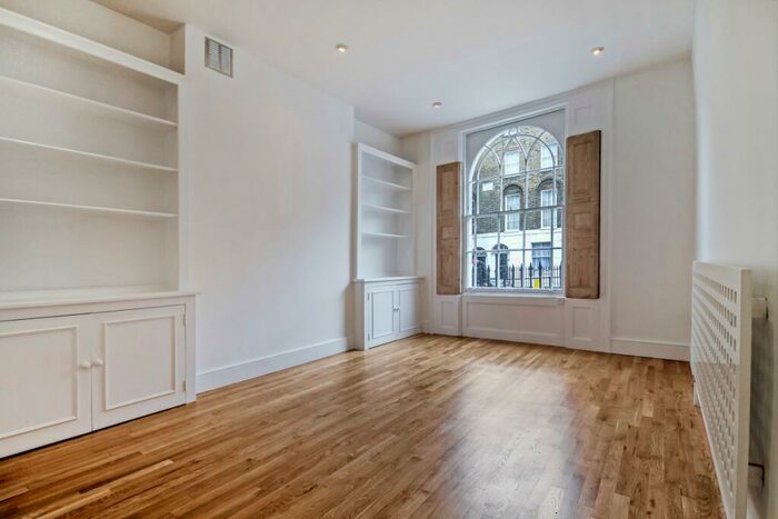 2 Bedroom Apartment To Rent In Amwell Street, London, EC1R