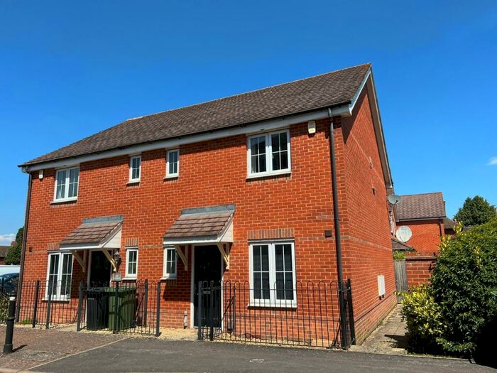 3 Bedroom Semi-Detached House To Rent In Caldecott Chase, Abingdon, Oxfordshire, OX14