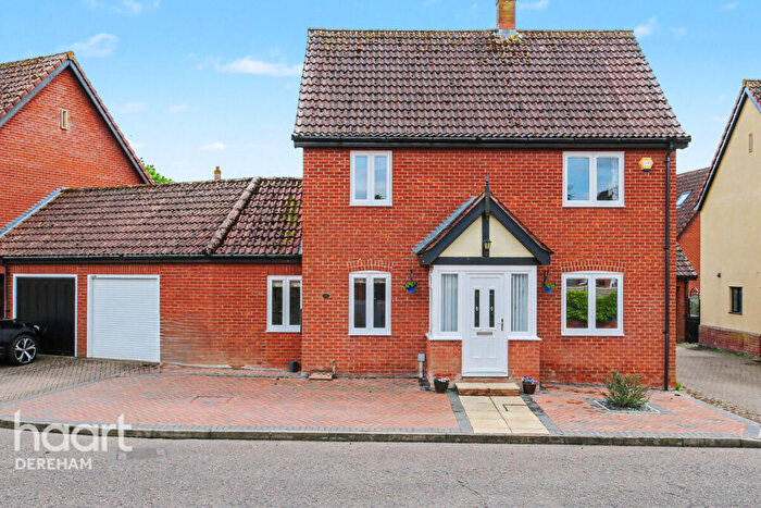3 Bedroom Link Detached House For Sale In Teasel Close, Dereham, NR20