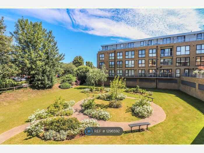 2 Bedroom Flat To Rent In Smeaton Court, Hertford, SG13