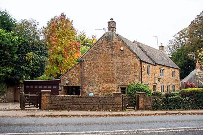 4 Bedroom Detached House For Sale In Stratford Road, Drayton, OX15