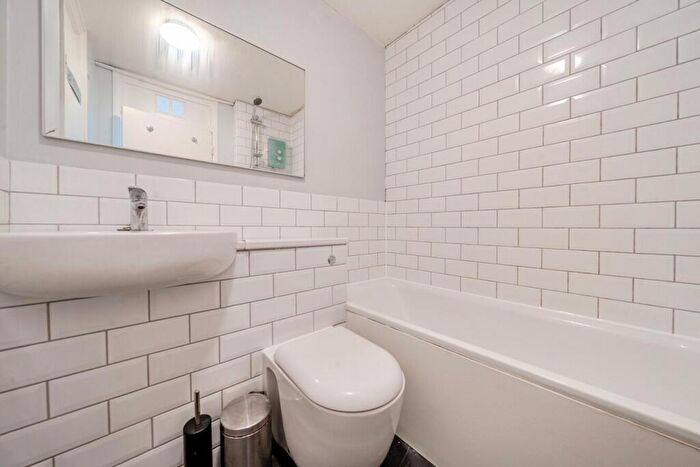 1 Bedroom Flat To Rent In Hanson Close, Balham, London, SW12