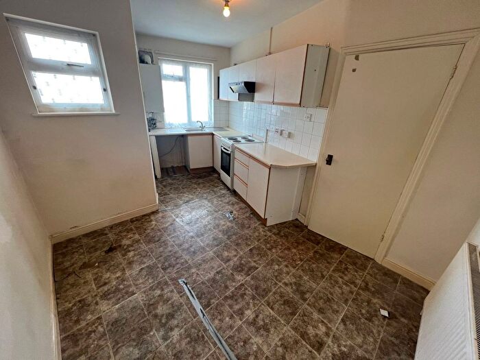 2 Bedroom Flat To Rent In Crosslands Avenue, Southall, UB2