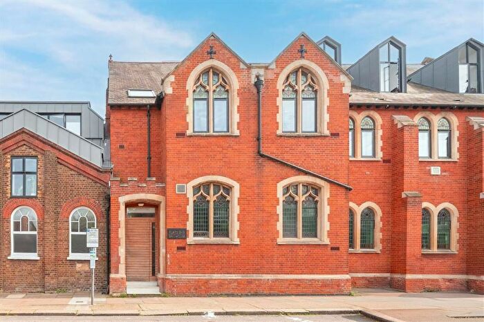 1 Bedroom Flat To Rent In Huddlestone Road, Cricklewood, NW2