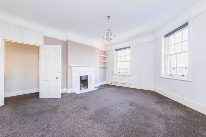 3 Bedroom Flat To Rent In Rugby Mansions, Bishop Kings Road, London, W14
