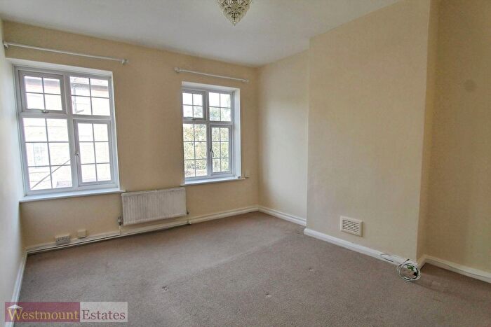2 Bedroom Flat To Rent In Stratheden Parade, London, SE3