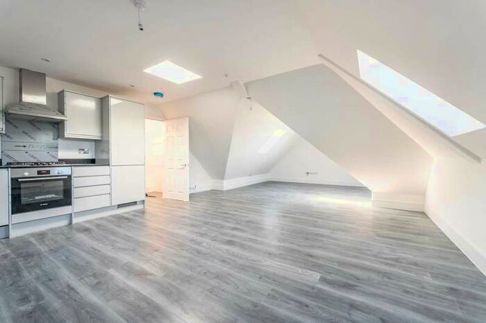 2 Bedroom Flat To Rent In Ark Apartments, South Croydon, CR2