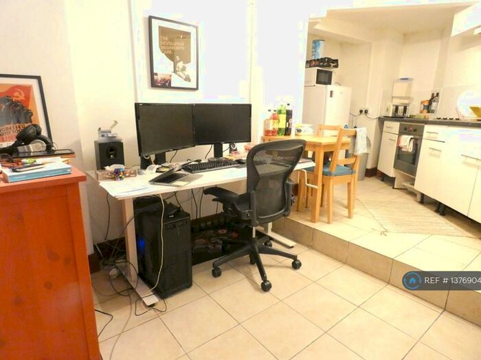 Studio To Rent In Albion Road, London, N16