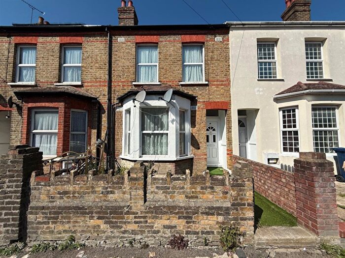 3 Bedroom Terraced House For Sale In Mount Avenue, Southall, UB1