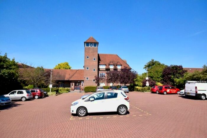 1 Bedroom Apartment To Rent In Birnbeck Court, Finchley Road, London, NW11