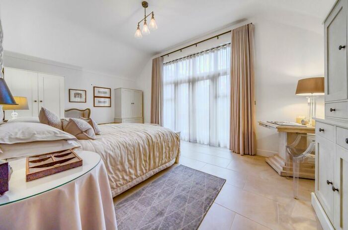 2 Bedroom Detached House For Sale In Colebrook Field, Ropley, Alresford, Hampshire, SO24