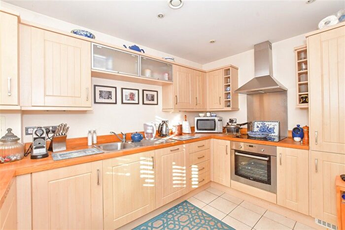 2 Bedroom Flat For Sale In Shippam Street, Chichester, West Sussex, PO19