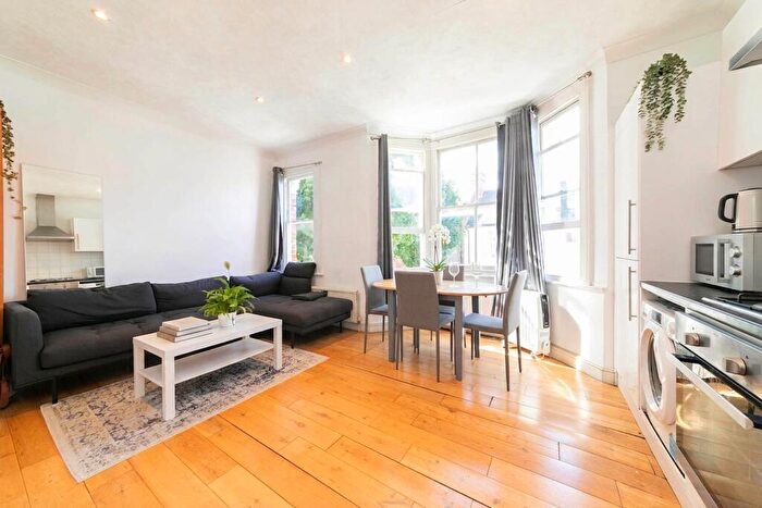 3 Bedroom Flat To Rent In Cotleigh Road, London, NW6
