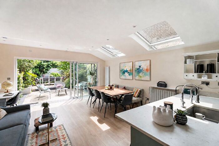 4 Bedroom Terraced House For Sale In Sterne Street, London, W12