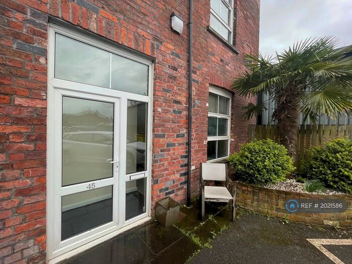 2 Bedroom Flat To Rent In Peel Mills, Morley, Leeds, LS27