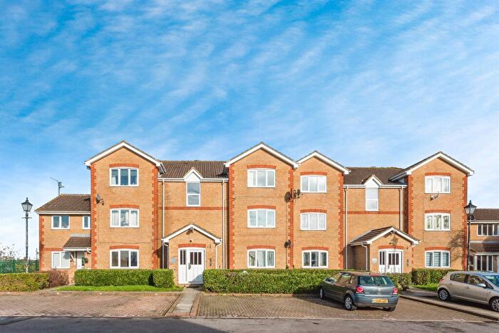 2 Bedroom Flat For Sale In Farriers Close, Swindon, SN1