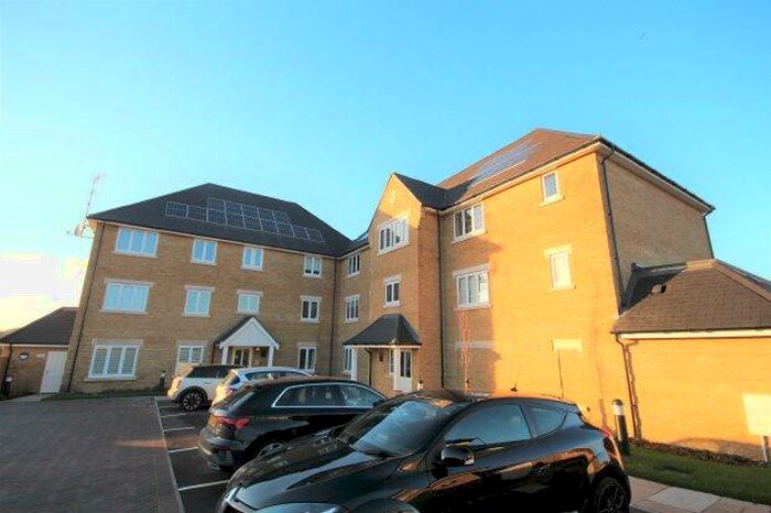2 Bedroom Flat To Rent In Rochford Lodge, Highwood, RH12