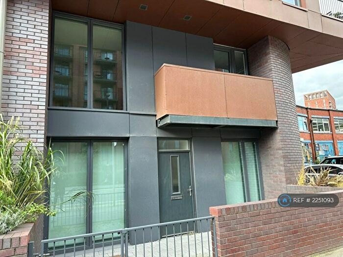 2 Bedroom Flat To Rent In Oldfield Road, Salford, M5