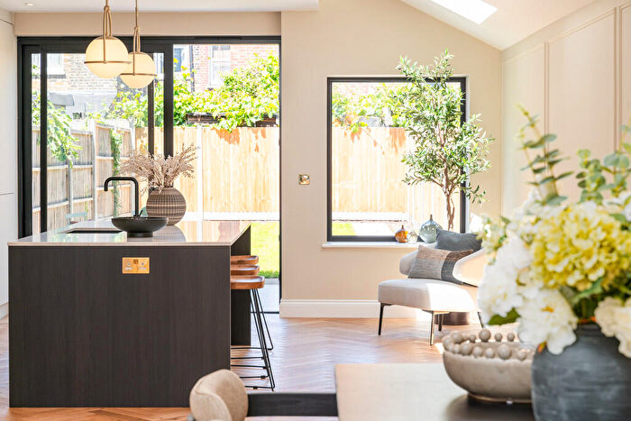 4 Bedroom Terraced House For Sale In Falkland Road, Hornsey, N8