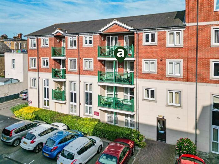 2 Bedroom Retirement Property For Sale In Hamlet Court Road, Westcliff-On-Sea, SS0